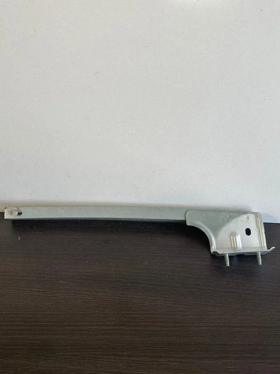 Prowadnica szyby drzwi przednich – Renault Trafic III (X82) (2014-)