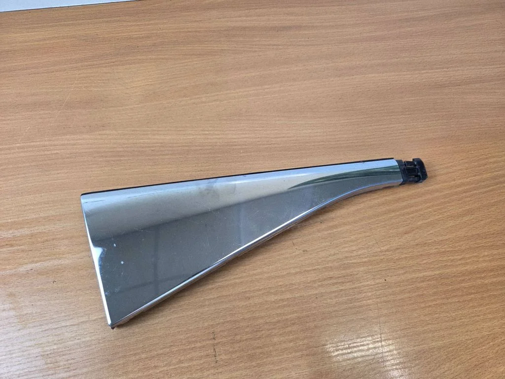 Rear side glass trim – Peugeot 3008 II (2016-2023)