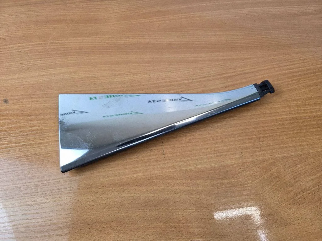 Rear side glass trim – Peugeot 3008 II (2016-2023)