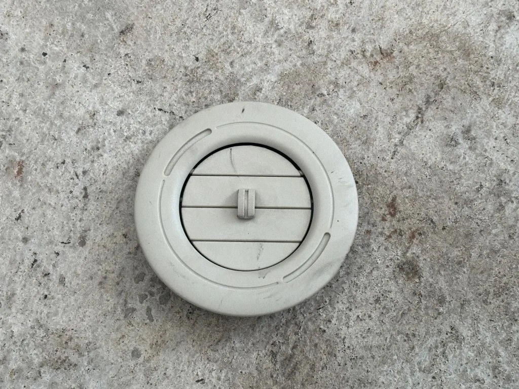 Air vent grill in roof – Chrysler Grand Voyager V (2007-2015)