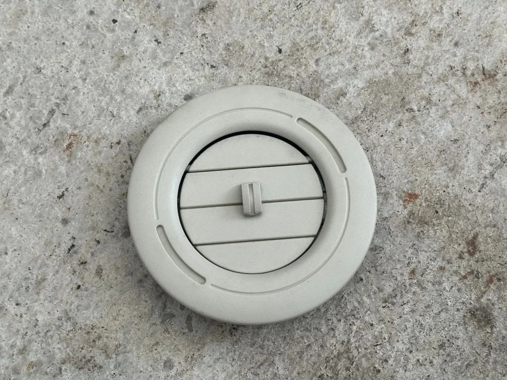 Air vent grill in roof – Chrysler Grand Voyager V (2007-2015)