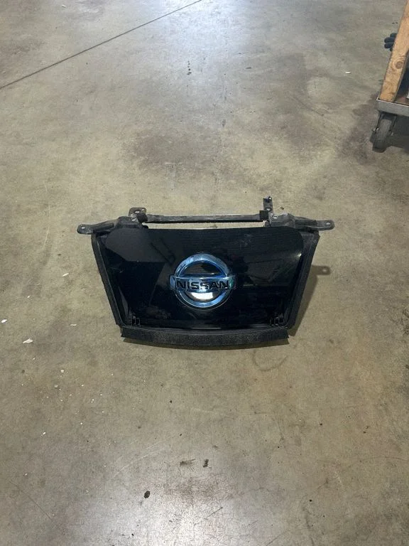 Electric car charge socket cover – Nissan Leaf I (ZE0) (2010-2017)