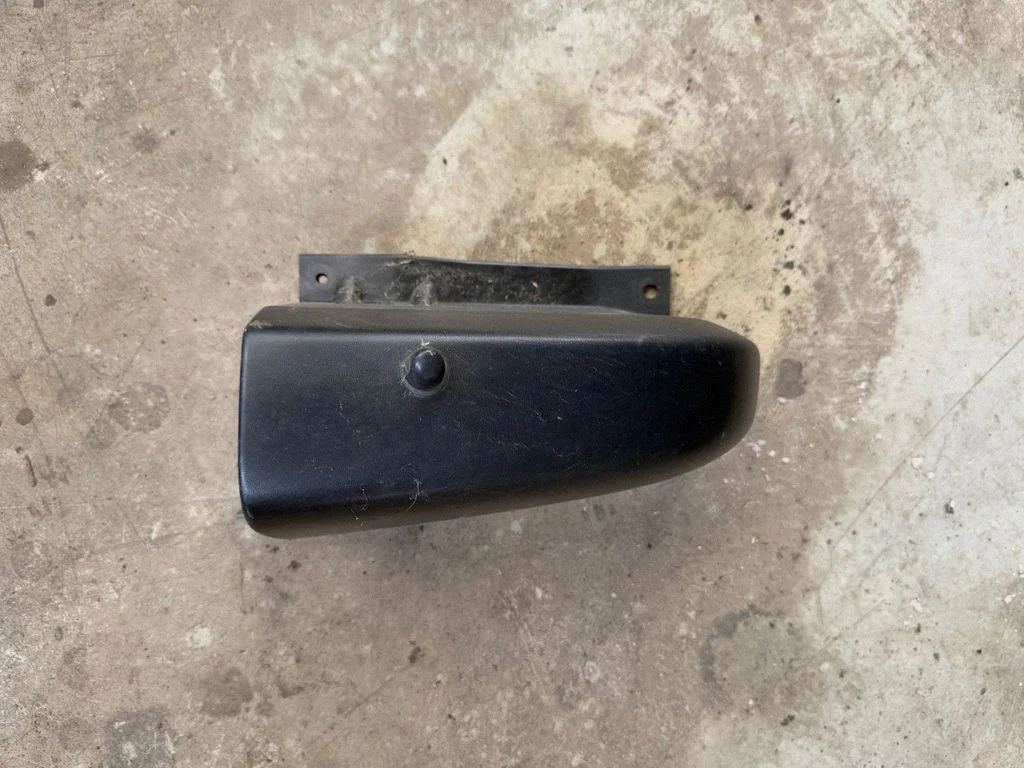 Headlight washer nozzle holder – Opel Vivaro (2014-2018)