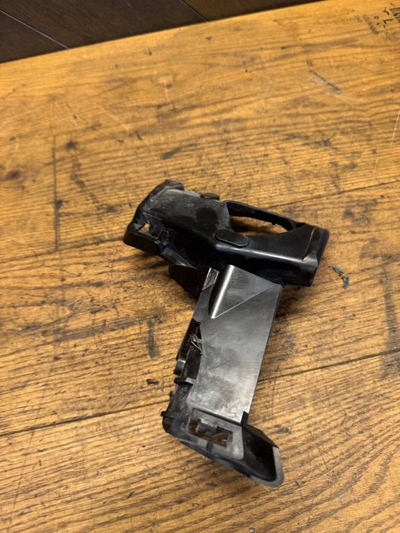 Headlight washer nozzle holder – Volvo XC60 (2009-2013)