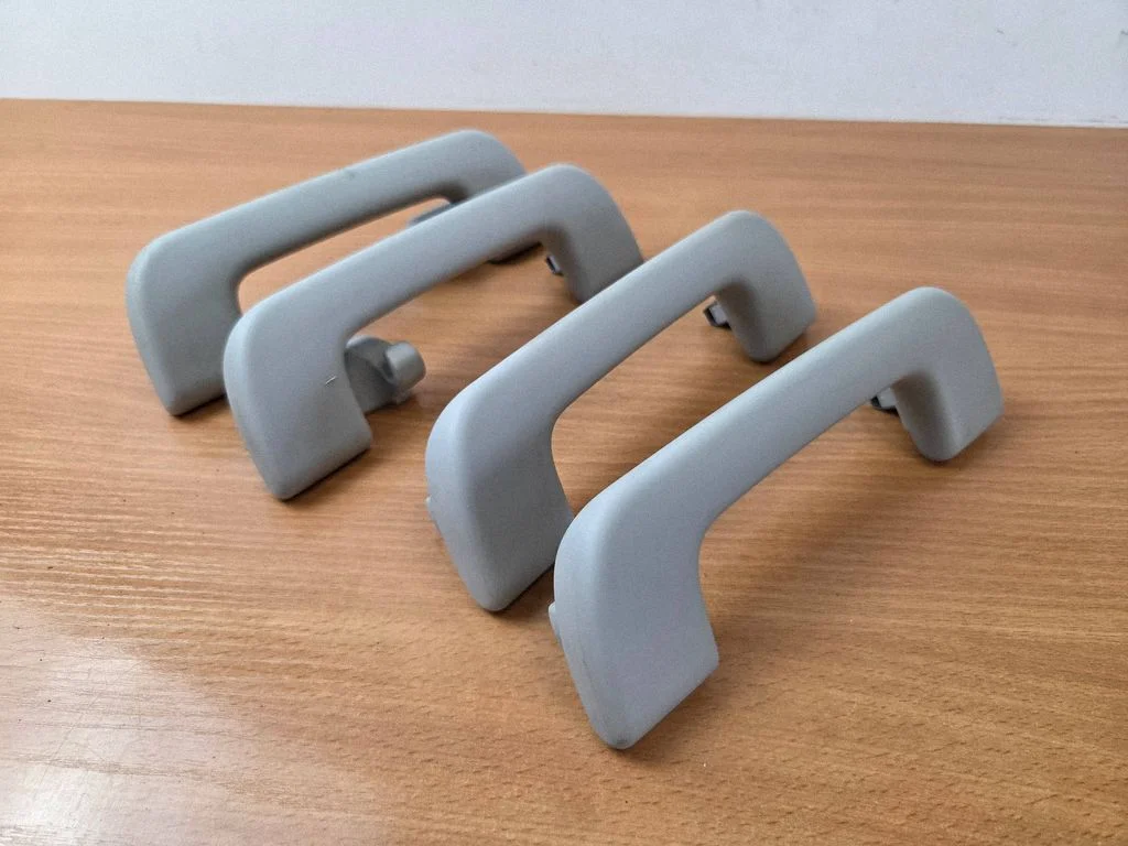 A set of handles for the ceiling 8K0857607B