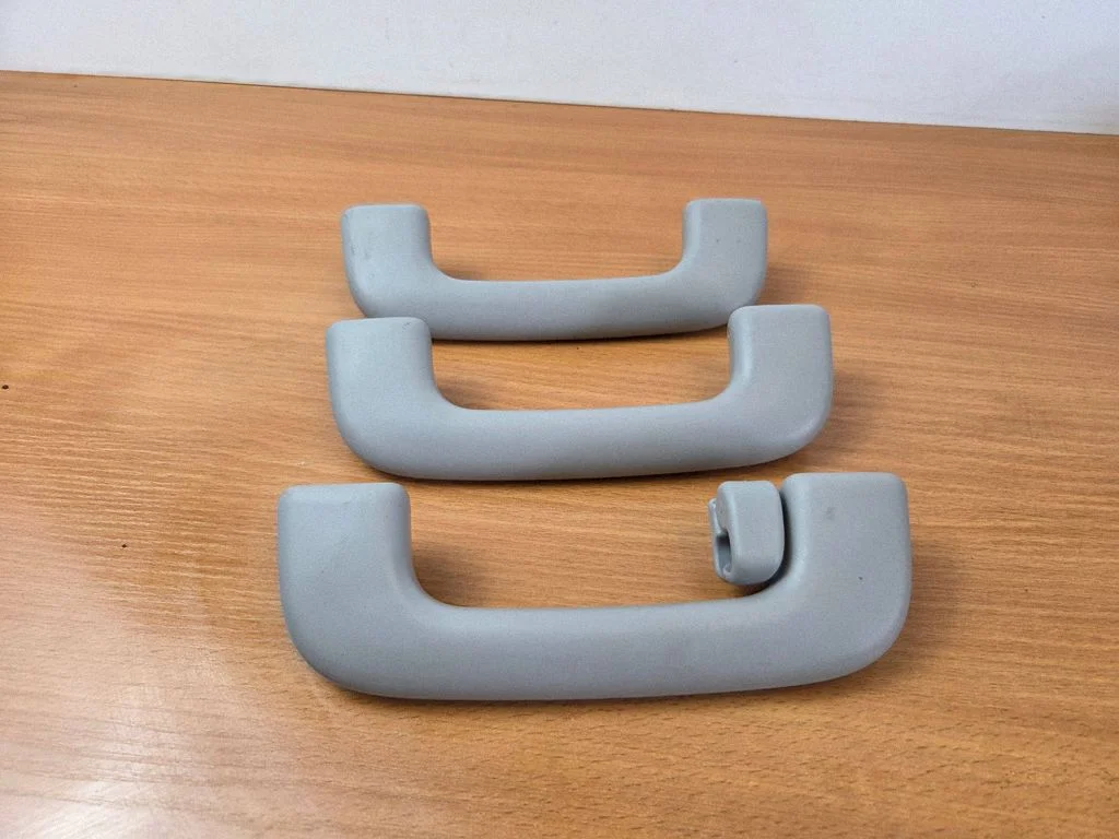 A set of handles for the ceiling 85342D4000