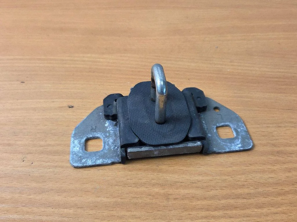 Trunk lock loop – Mercedes-Benz E-Class W212 (2009-2016)