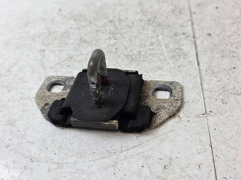 Trunk lock loop – Mercedes-Benz E-Class W212 (2009-2016)