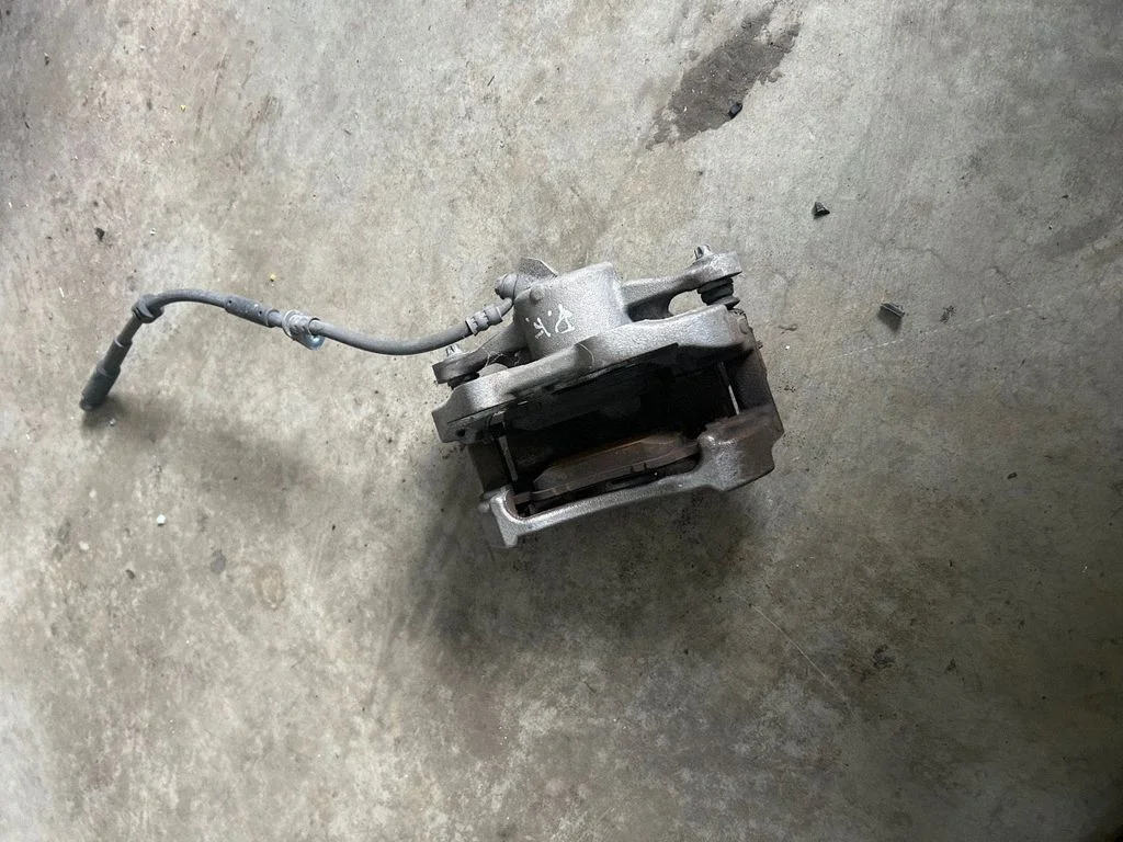 Zacisk hamulcowy przedni – Peugeot 208 II (2019-)