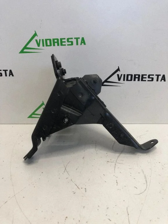 Windshield washer fluid reservoir/tank 671B83326R