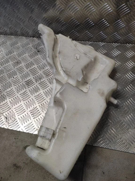Klaasipesuvedeliku paak 8T0955453C