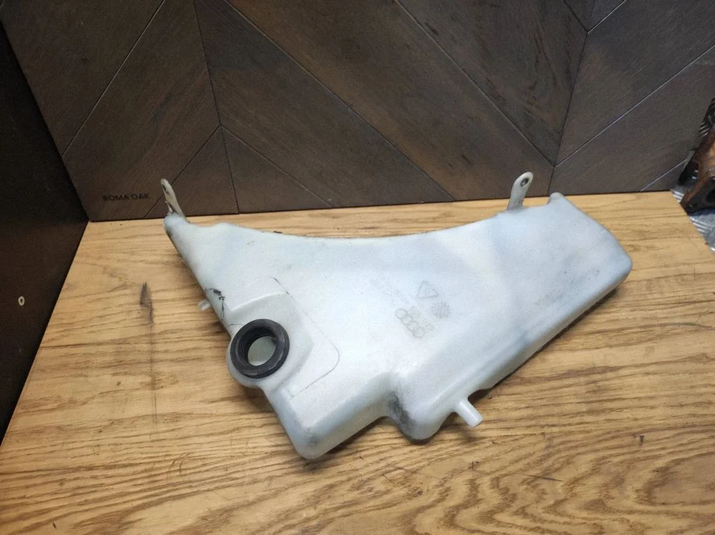 Klaasipesuvedeliku paak 8T0955453B