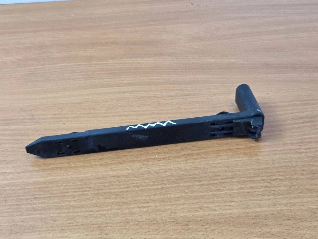 Headlight/headlamp mounting bracket 89075547
