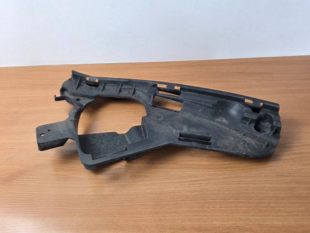 Headlight/headlamp mounting bracket 31383886