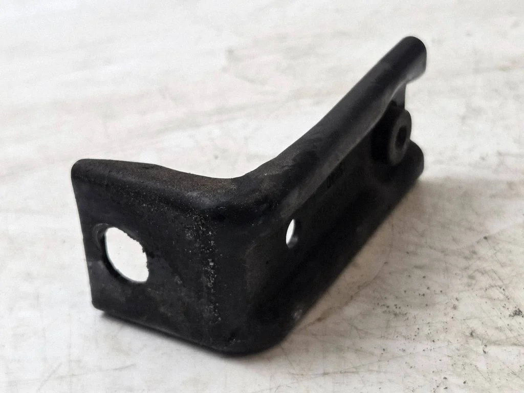 Headlight/headlamp mounting bracket A2126200028