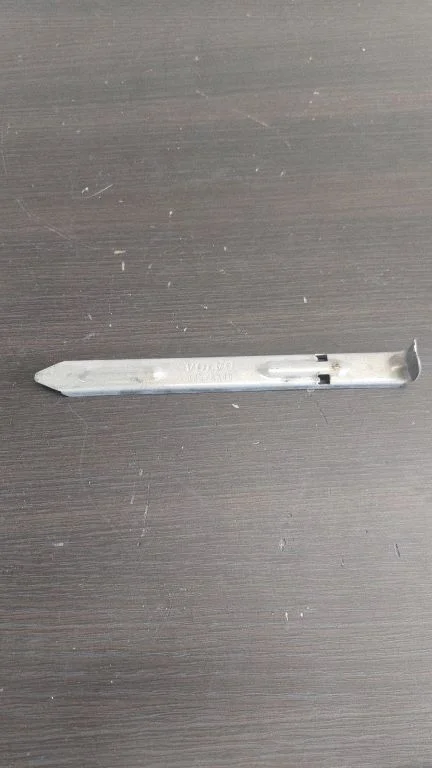Esitule kinnitusklamber – Volvo XC70 (2008-2013)