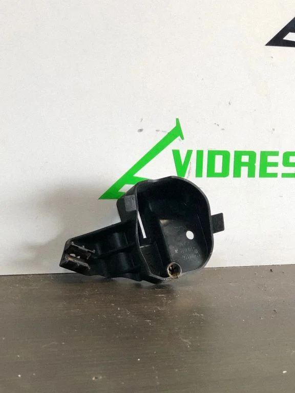 Headlight/headlamp mounting bracket 31297912