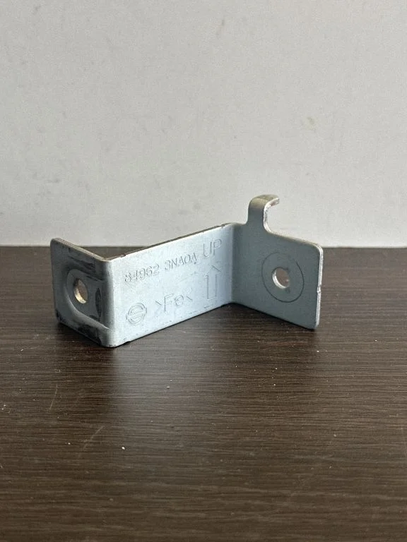 Headlight/headlamp mounting bracket 849623NAOA