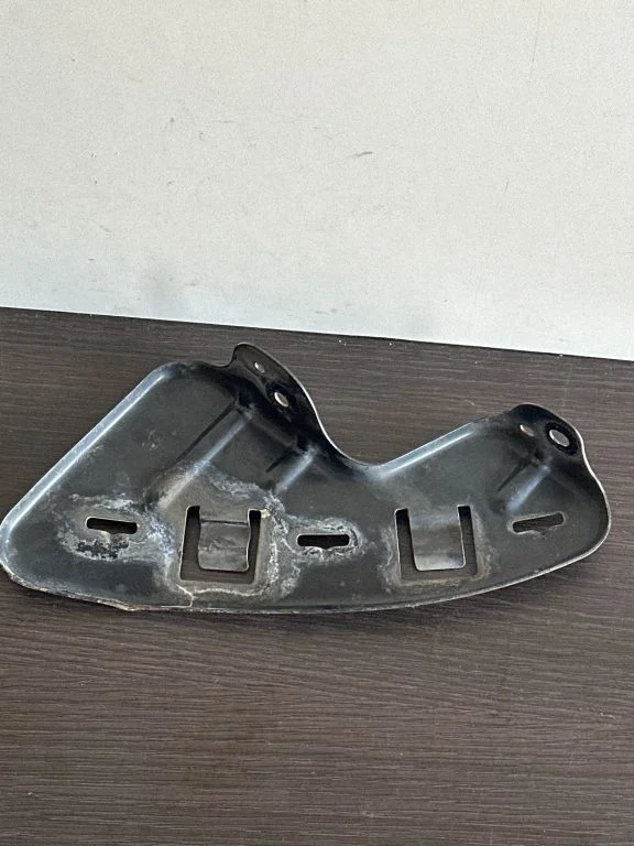 Headlight/headlamp mounting bracket – right