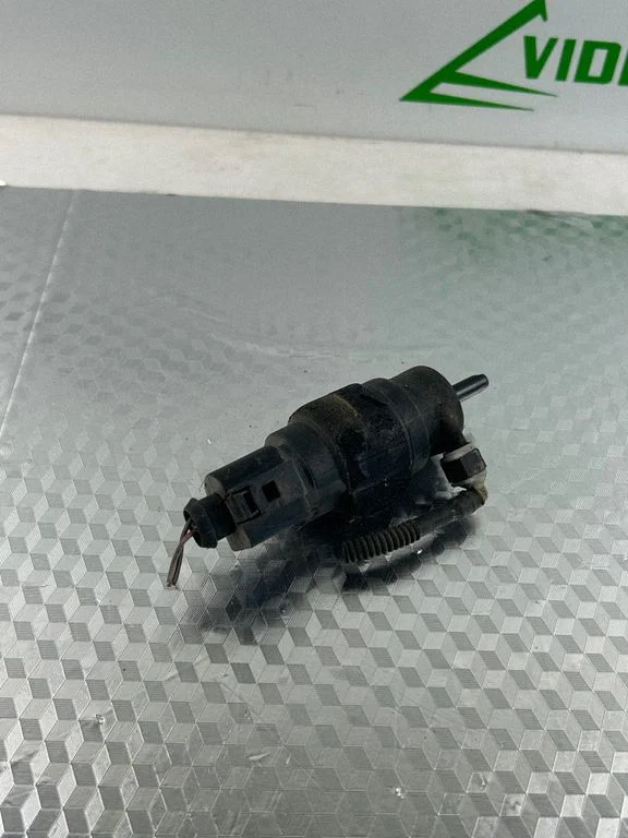 Windscreen/windshield washer pump 8K5955647
