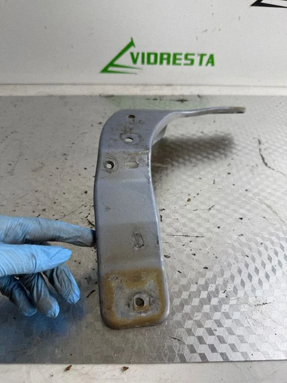 Headlight/headlamp mounting bracket 017243