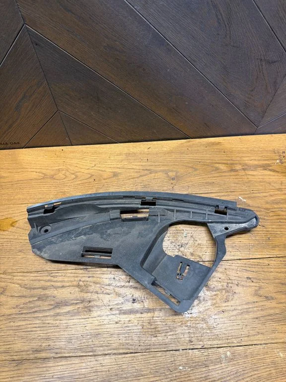 Headlight/headlamp mounting bracket 30763433