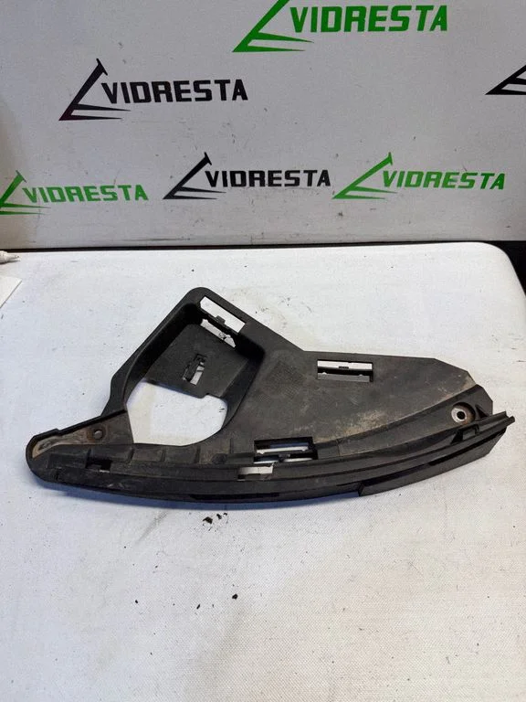 Headlight/headlamp mounting bracket – Volvo XC60 (2009-2013)