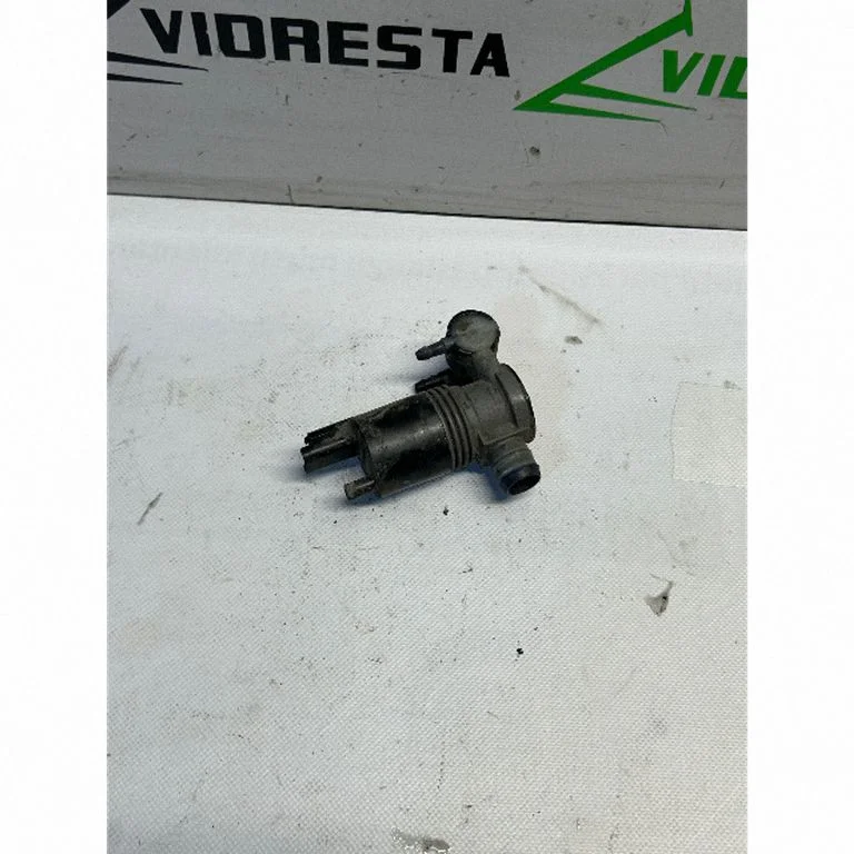 Windscreen/windshield washer pump 1024583