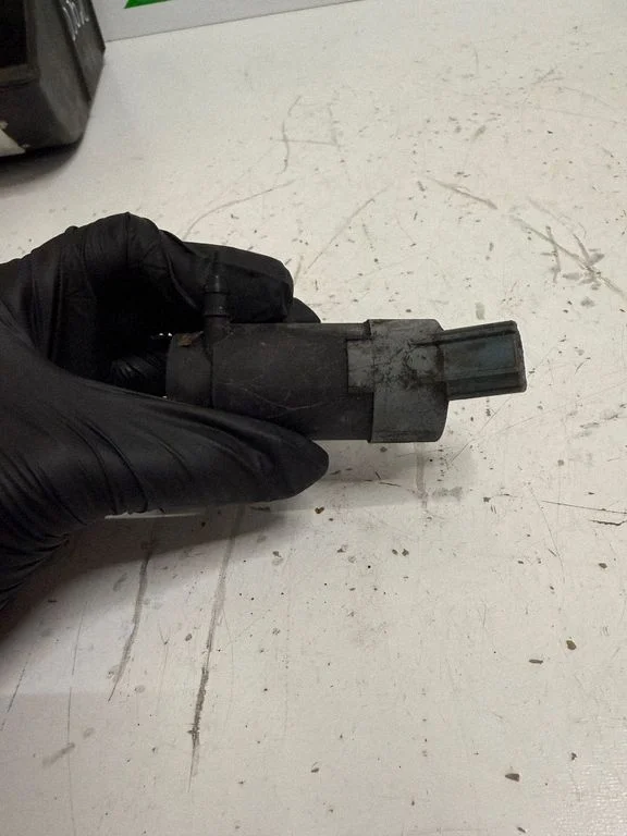 Windscreen/windshield washer pump – Jaguar XF X250 (2007-2015)