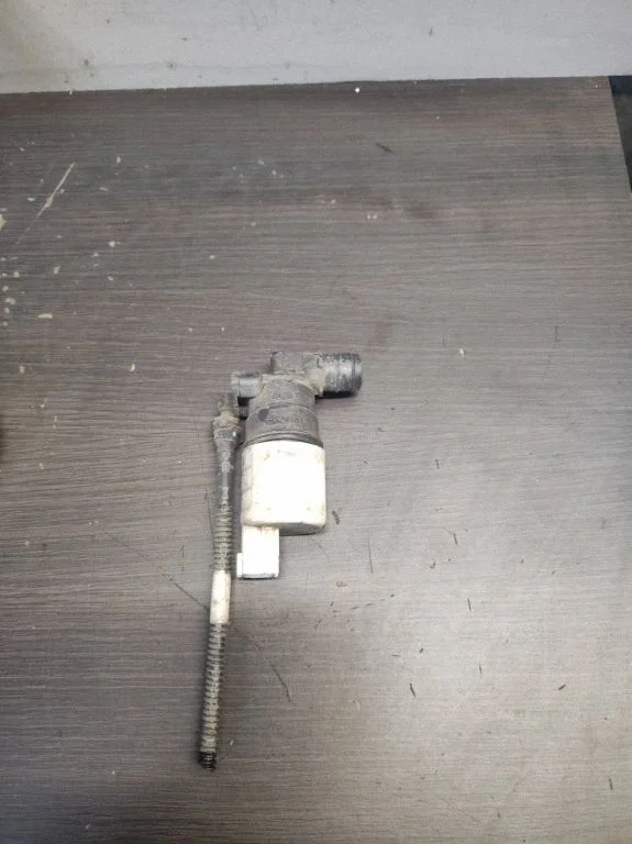 Klaasipesuvedeliku pump (klaaside) – Volvo S60 (2011-2013)