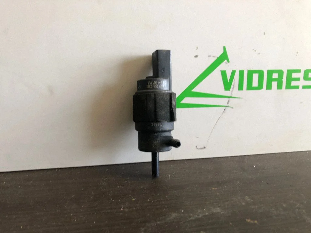 Klaasipesuvedeliku pump (klaaside) 8K5955647