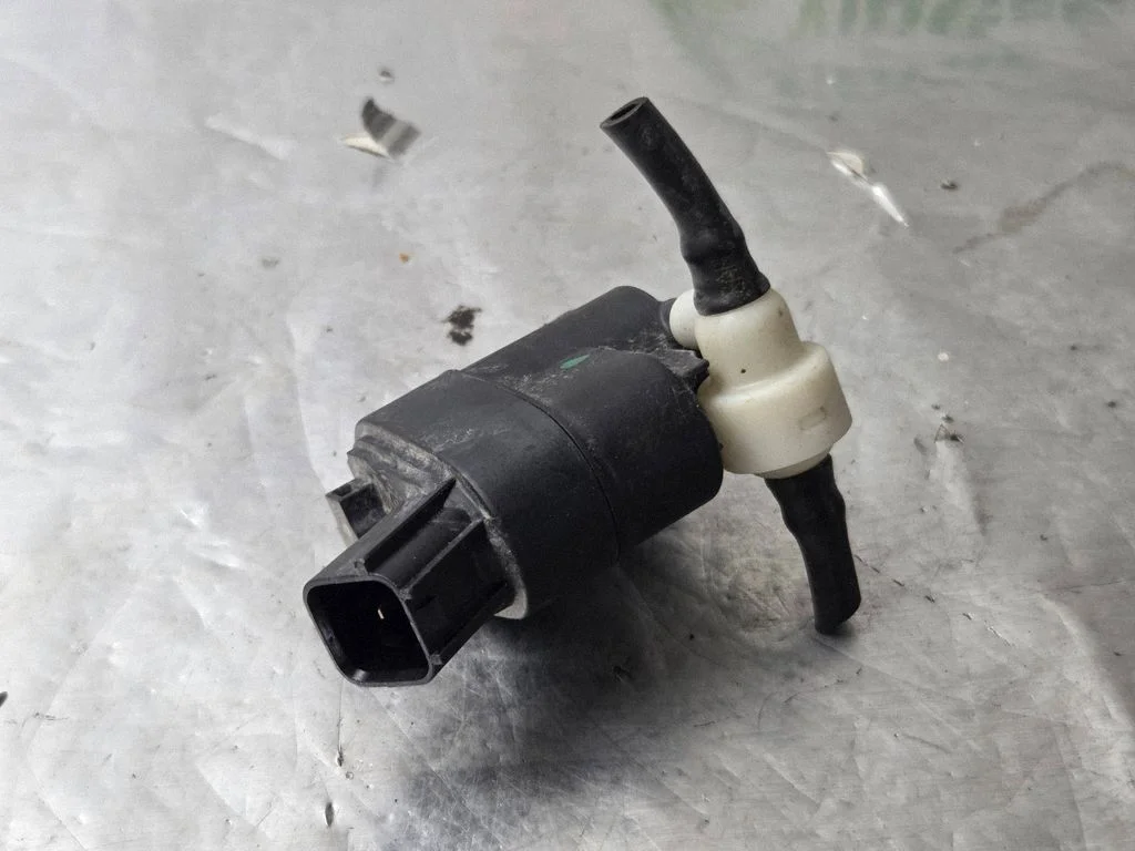 Windscreen/windshield washer pump 98510M4000