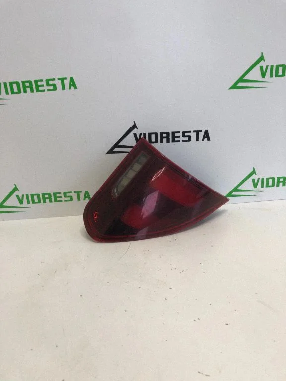 Lampa tylna w klapie 9814758480