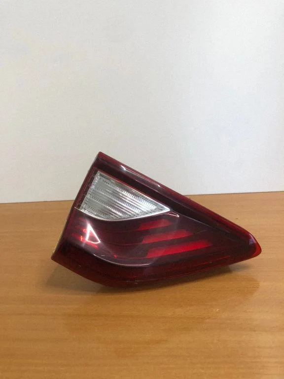 Tailgate rear/tail lights 92403H8