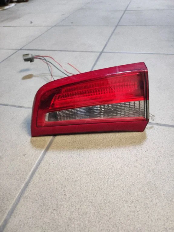 Lampa tylna w klapie 30796272
