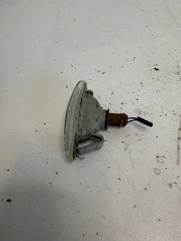 Front fender indicator light 51942933