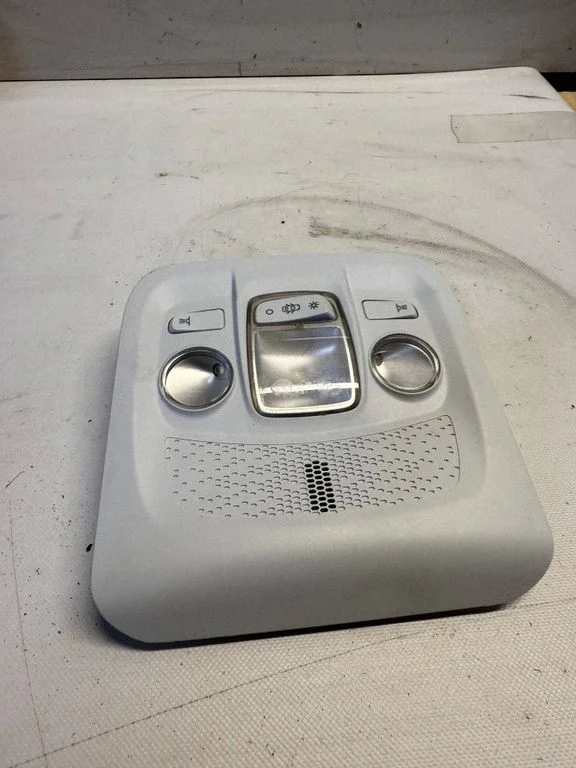 Front seat light 9673810977