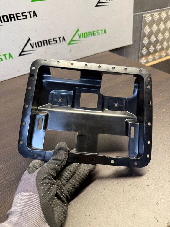 Lampka przednich siedzeń JX7BA519D58B