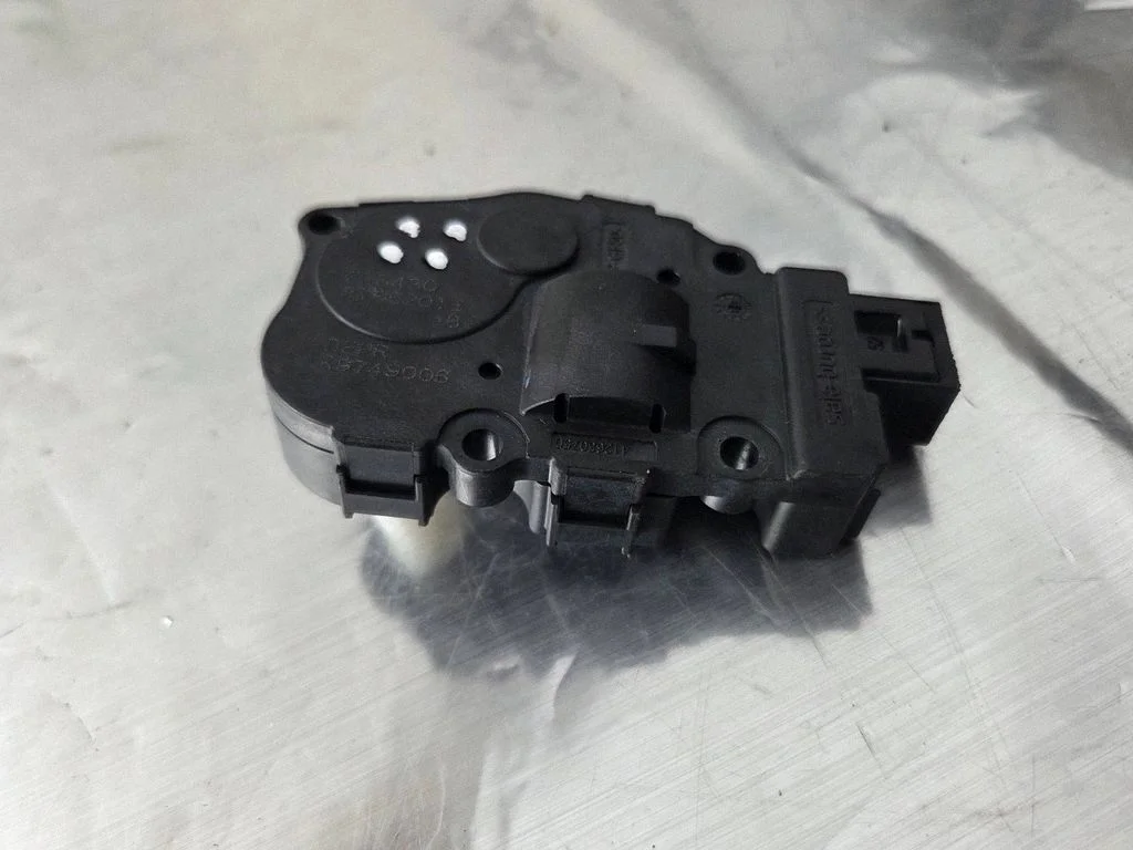 Silniczek klapki nawiewu – BMW Seria 6 F06 Gran coupe (2012-2018)