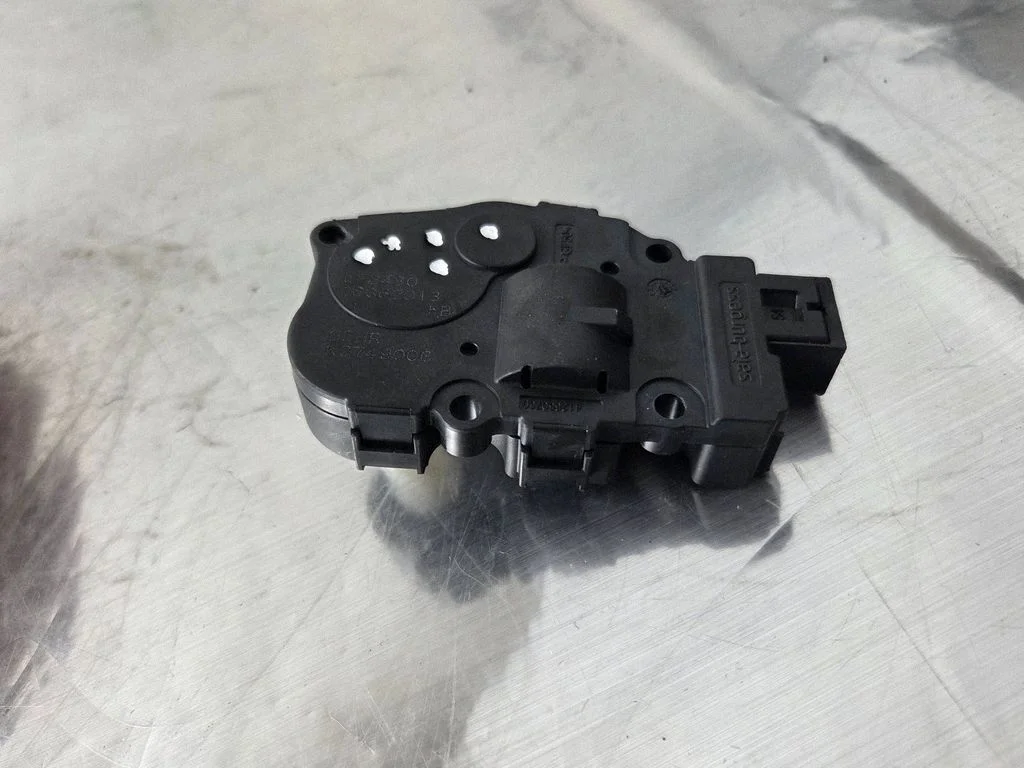 Silniczek klapki nawiewu – BMW Seria 6 F06 Gran coupe (2012-2018)