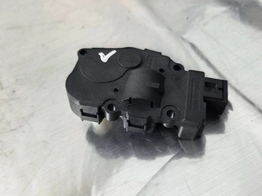 Silniczek klapki nawiewu – BMW Seria 6 F06 Gran coupe (2012-2018)