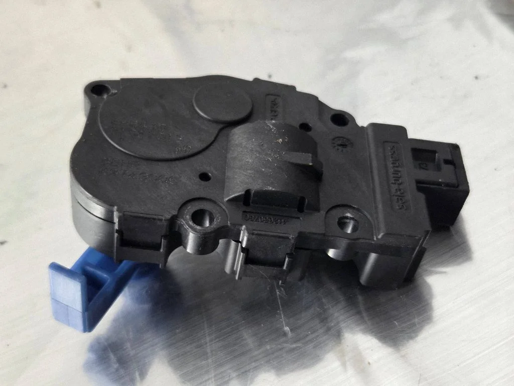 Silniczek klapki nawiewu – BMW Seria 6 F06 Gran coupe (2012-2018)