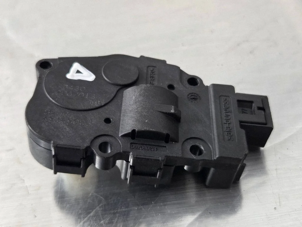 Silniczek klapki nawiewu – BMW Seria 6 F06 Gran coupe (2012-2018)