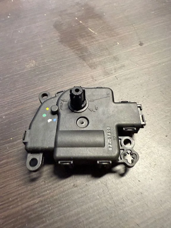 Silniczek klapki nawiewu GS7H19E616CA