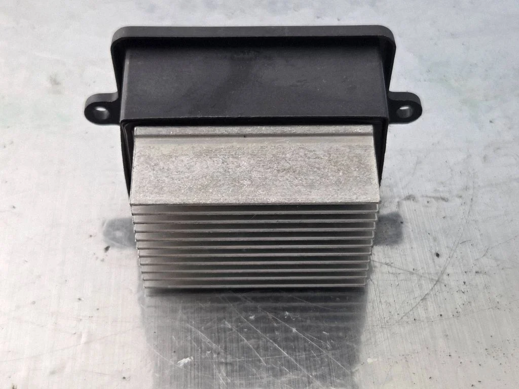 Heater blower motor/fan resistor MR0176005930