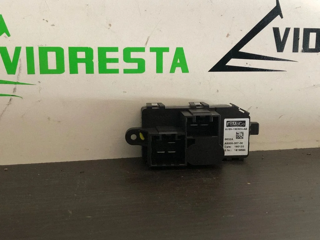 Salongipuhuri takisti AV6N19E624AB