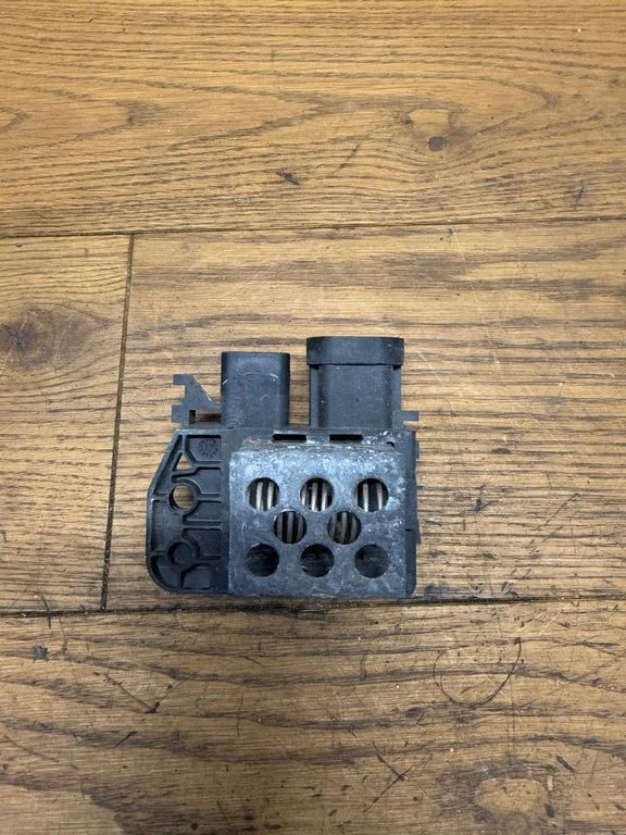 Heater blower motor/fan resistor 9673999980