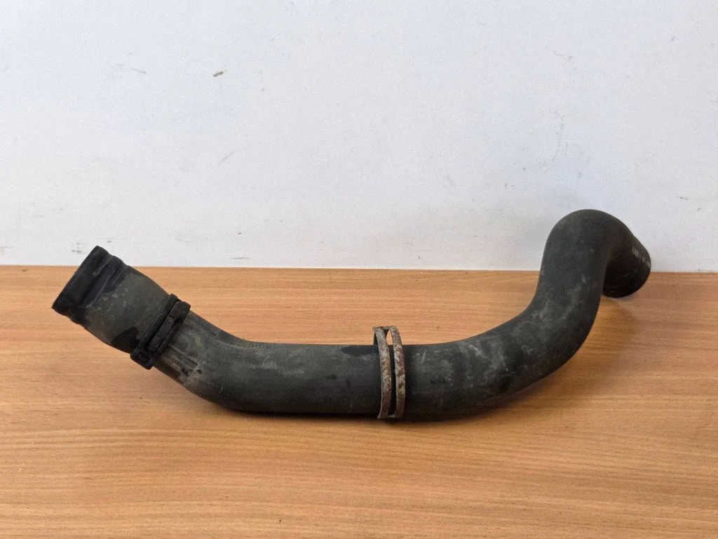 Engine coolant pipe/hose