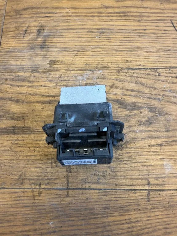 Heater blower motor/fan resistor – Opel Vivaro (2014-2018)