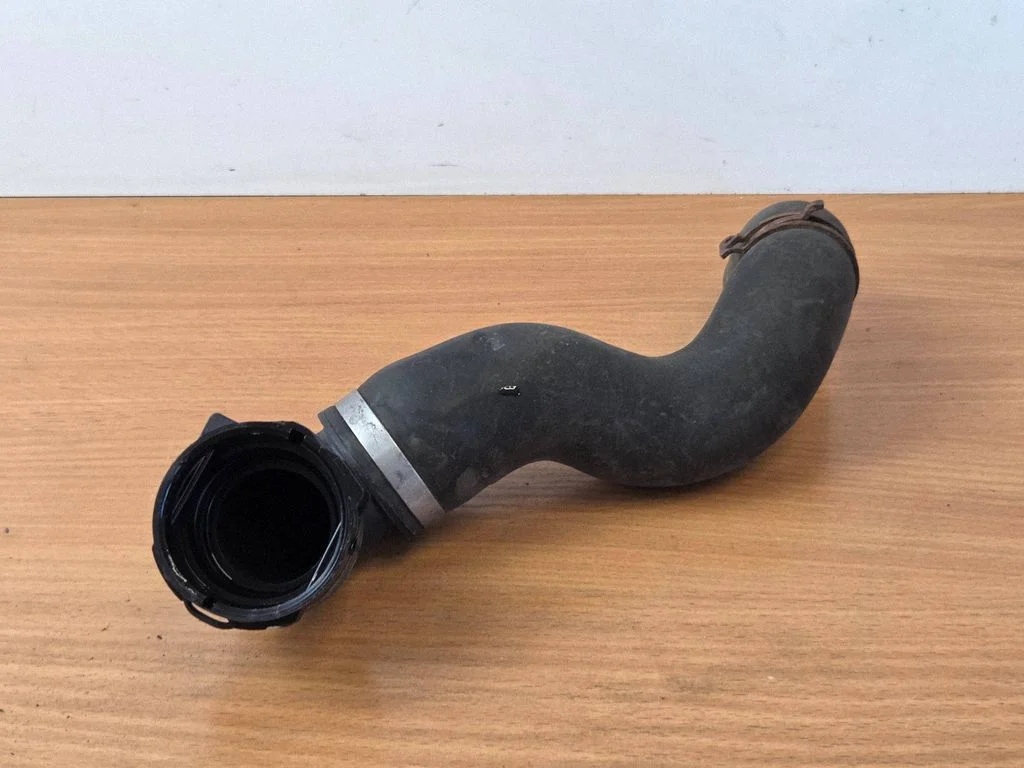 Mootori jahutusvedeliku toru / voolik 4G0122101
